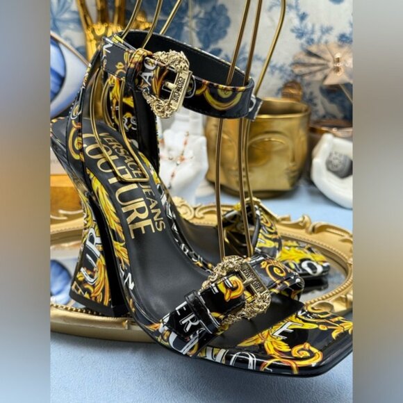 🆕 VERSACE JEANS COUTURE 🧿 NWOB Logo Couture Kirsten Heeled Sandals, Black Sz 8 - Picture 11 of 16